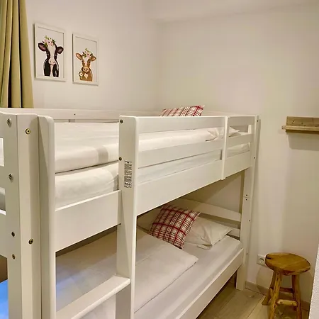 Alm Seasons Premium & Habitación en casa particular