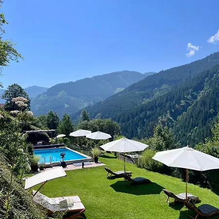 Alm Seasons Premium & * Saalbach-Hinterglemm